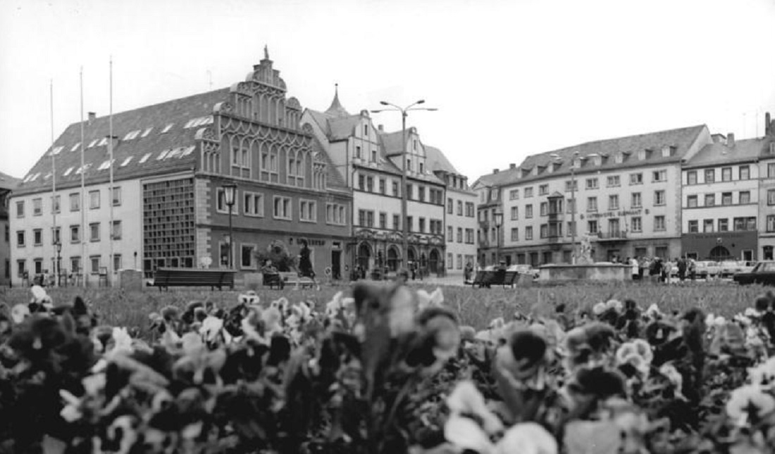 Weimar, Marktplatz (Bild: Bundesarchiv, Bild 183-P0614-0009, CC BY SA 3.0, 1975)
