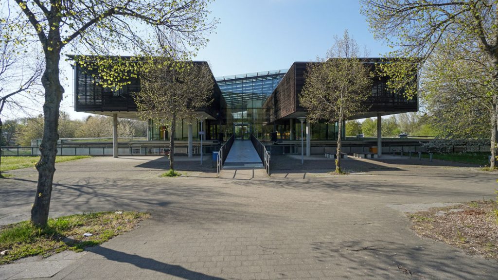 Karlsruhe, Gewerbeschule Durlach (Bild: Cordula Schulze, Mai 2021)