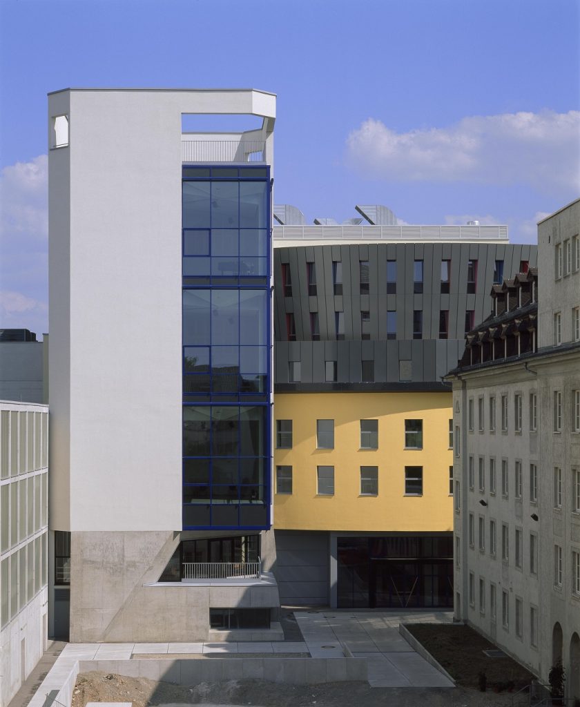 Mannheim, Kinocenter und Musikhochschule (Bild: © Roland Halbe)