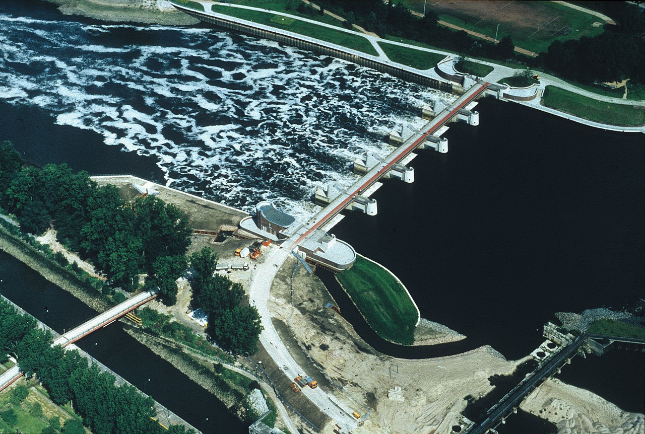 Bremen, Weserwehr (Bild: Historisches Bildarchiv der Bundeswasserstraßen Bundesanstalt für Wasserbau Karlsruhe, CC BY SA 4.0, 1993)