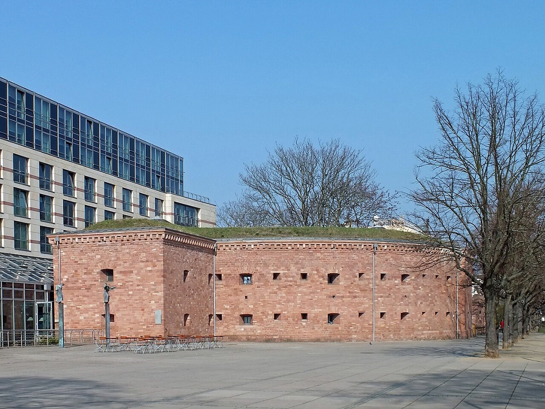 Mainz, Fort Malakoff vor dem Hyatt Regency Hotel (Bild: Geisler Martin, CC BY SA 3.0, 2012)